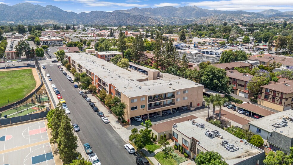 More Photos Of 10200 De Soto Ave, Chatsworth Apartments For Sale