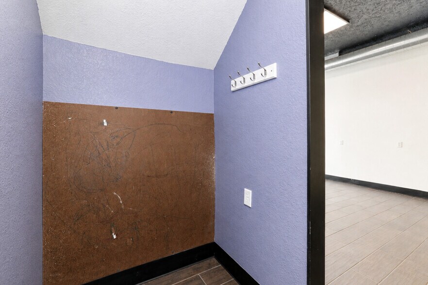 More Photos Of 123 Center Ave N, Mitchellville Office For Lease