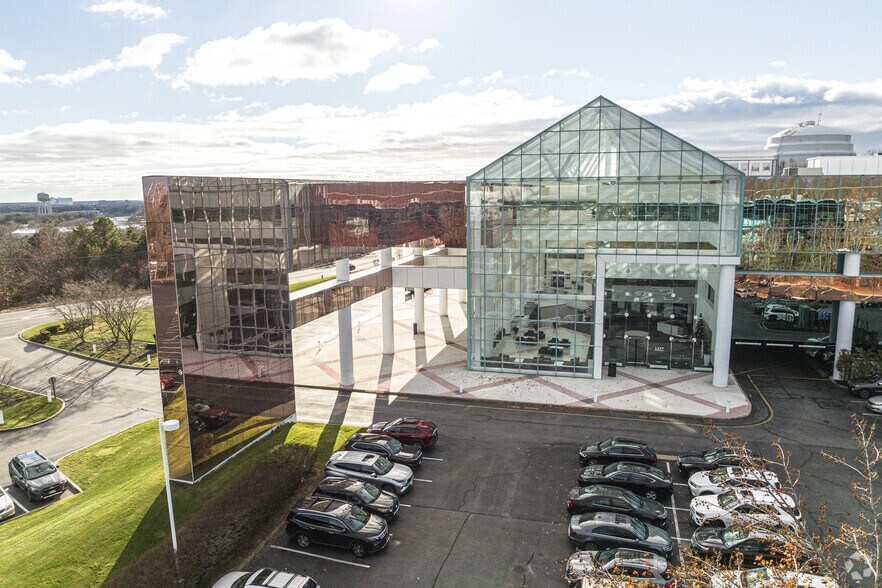 More Photos Of 1377 Motor Pky, Islandia Office For Lease