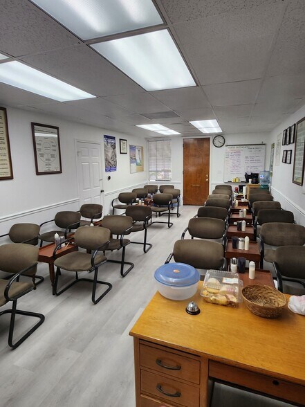 More Photos Of 960 W 17th St, Santa Ana Office For Sale