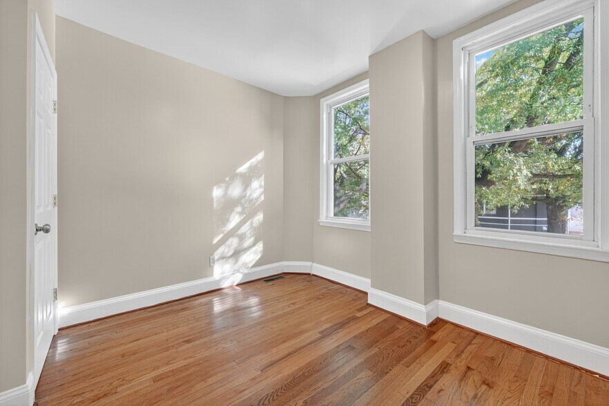 More Photos Of 833 L St NE, Washington Multifamily For Sale