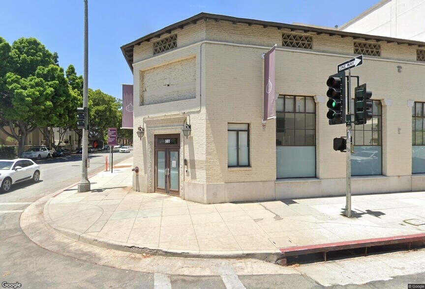 More Photos Of 561 E Green St, Pasadena Storefront For Lease