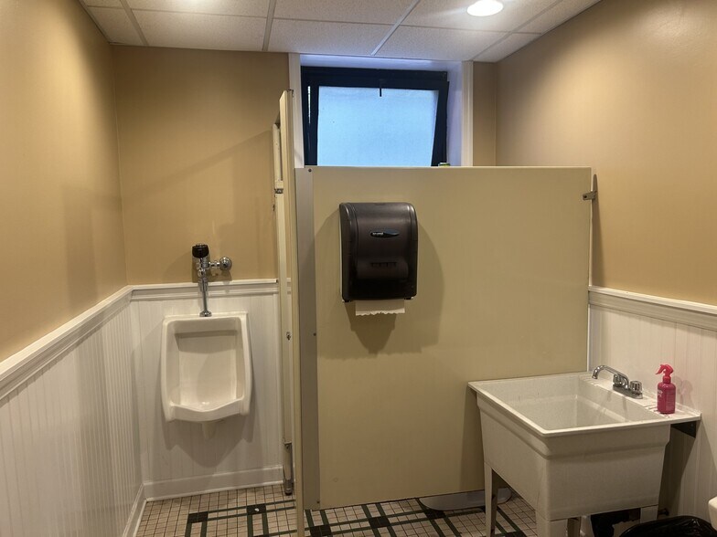 More Photos Of 21 Park Ave, Somerville Police Fire Station For Lease