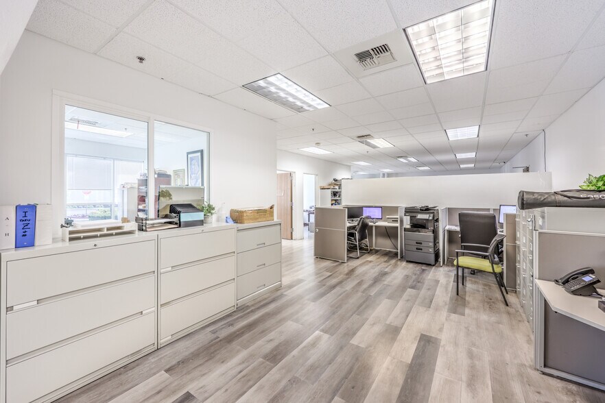 More Photos Of 2455 W Cheyenne Ave, North Las Vegas Light Manufacturing For Lease