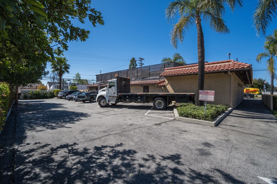 More Photos Of 200-222 E Foothill Blvd, Arcadia Storefront Retail Office For Sale