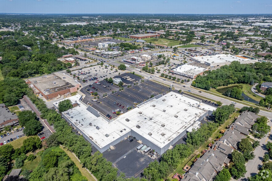 More Photos Of 204-324 E Geneva Rd, Wheaton Unknown For Lease