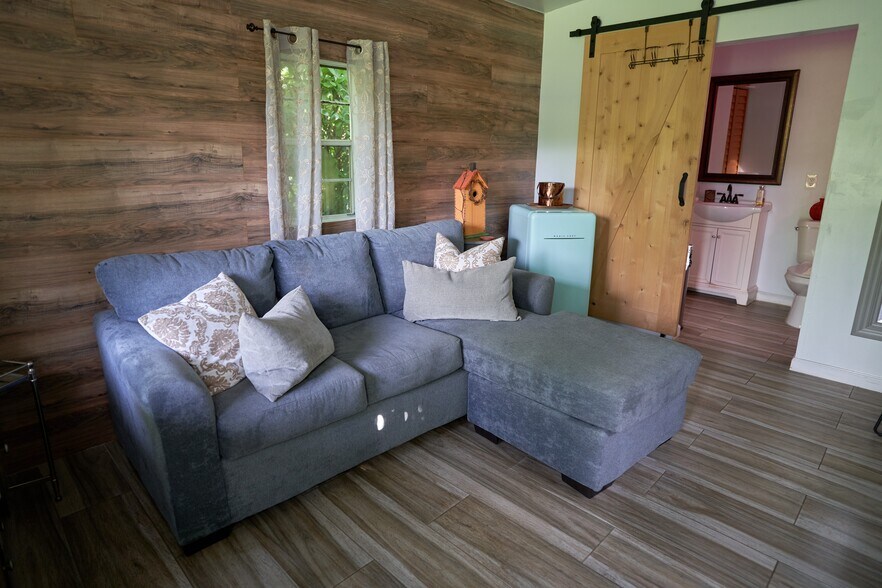 More Photos Of 19050 SW 194th Ave, Miami Specialty For Sale