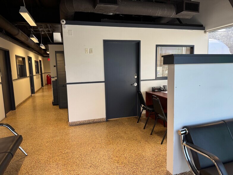 More Photos Of 2980 W Oakland Park Blvd, Oakland Park Showroom For Sale