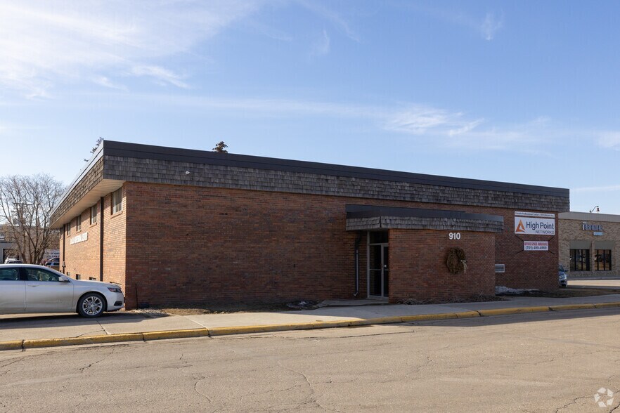 Primary Photo Of 910 Lincoln Ave, Detroit Lakes Office For Lease