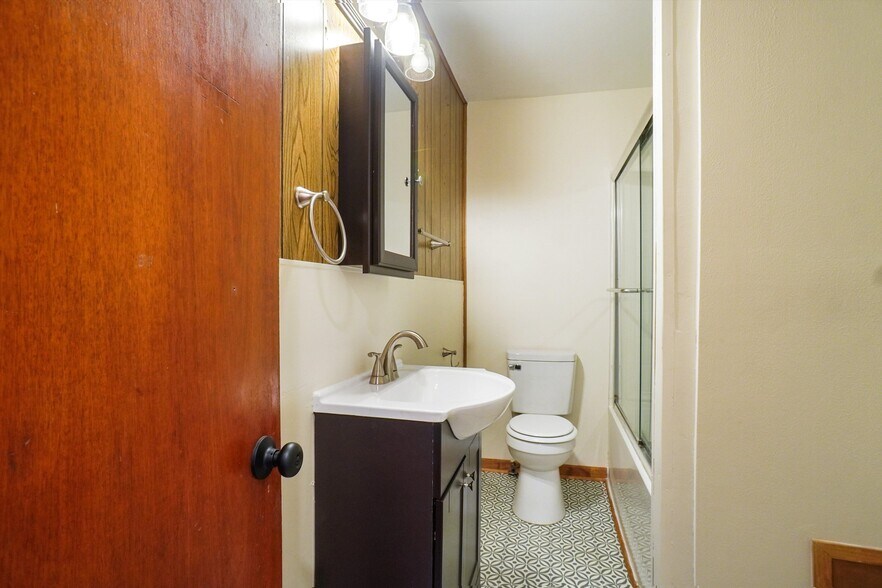 More Photos Of 321 W Highway 199, Springtown Office For Sale
