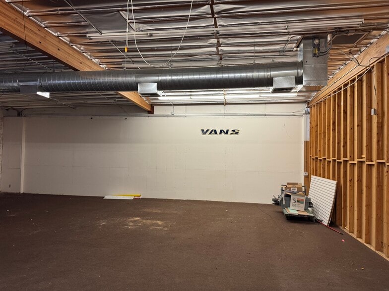 More Photos Of 13161-13245 Harbor Blvd, Garden Grove Restaurant For Lease