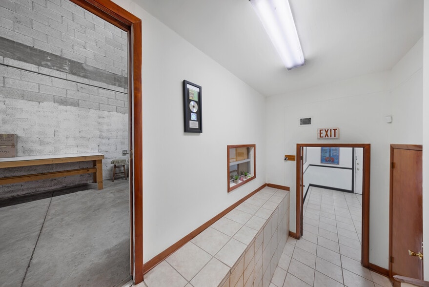 More Photos Of 7953-7967 NW 64th St, Miami Warehouse For Lease