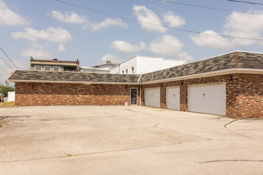 More Photos Of 1007 Smith St, Milton General Retail For Sale
