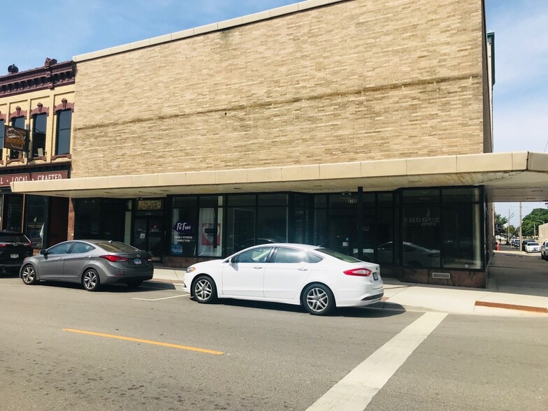 More Photos Of 5700 6th Ave, Kenosha Storefront Retail Office For Lease
