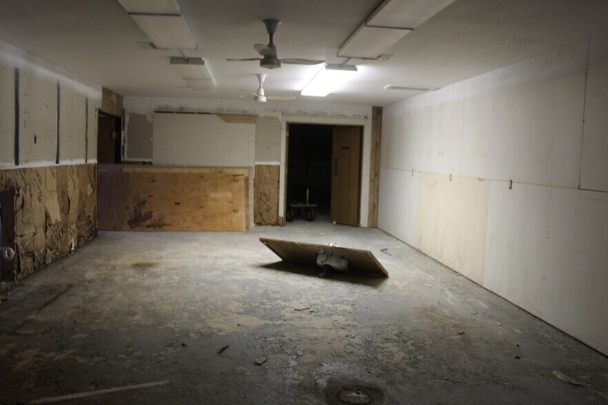 More Photos Of 1421 34th St, Woodward Service For Sale