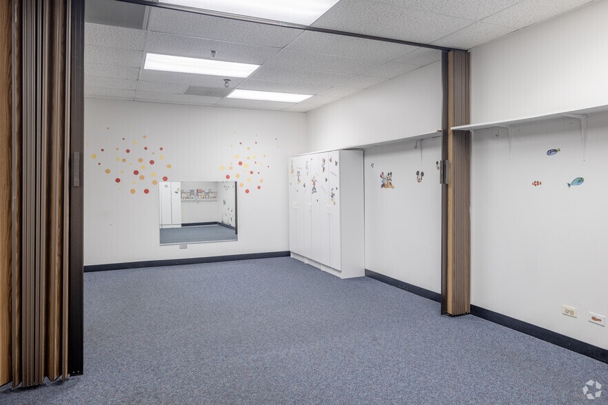 More Photos Of 3105 N Wilke Rd, Arlington Heights Medical For Sale