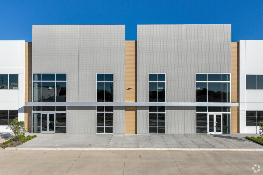 More Photos Of 121 Technology Park, Allen Unknown For Lease