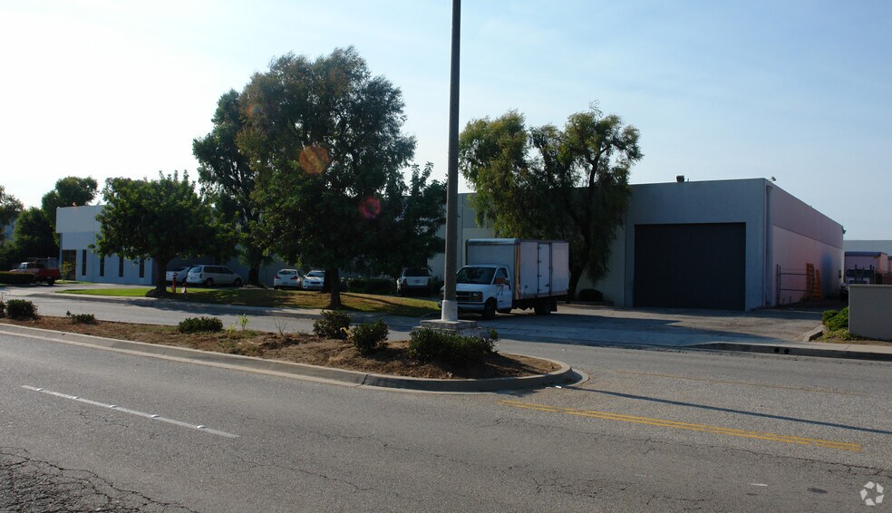 More Photos Of 1145 W Walnut St, Compton Warehouse For Lease