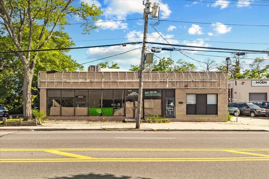 Primary Photo Of 1044 Merrick Rd, Baldwin Warehouse For Sale
