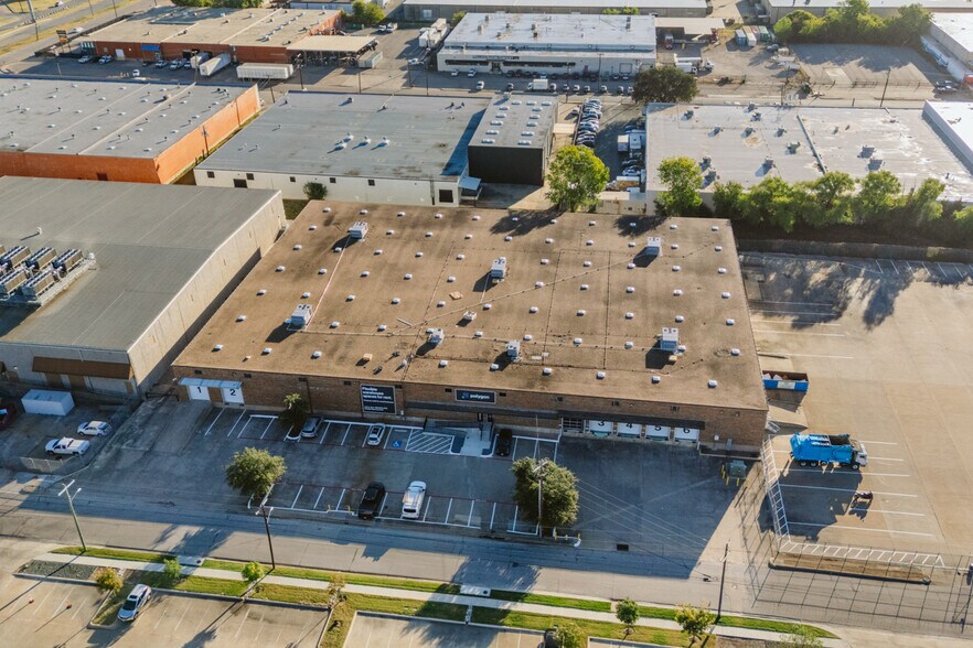 More Photos Of 4900 Calvert St, Dallas Distribution For Lease