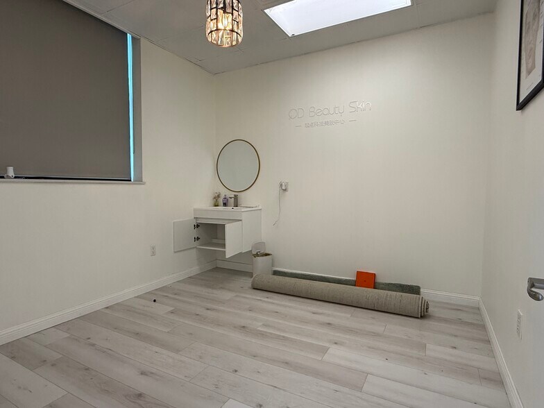 More Photos Of 9889 Bellaire Blvd, Houston General Retail For Sale