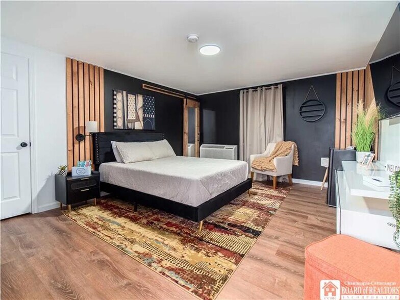 More Photos Of 363 Lake Shore Dr W, Dunkirk Hotel For Sale