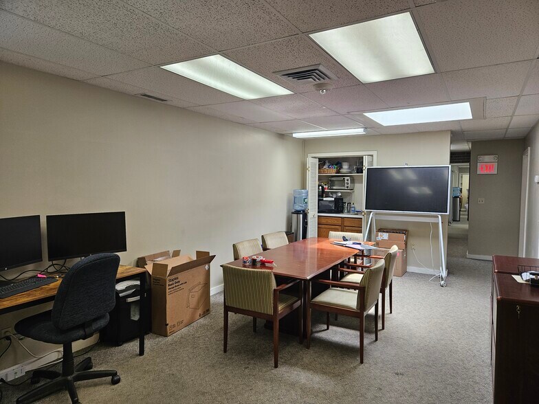 More Photos Of 35 Main St, Florence Storefront Retail Office For Lease