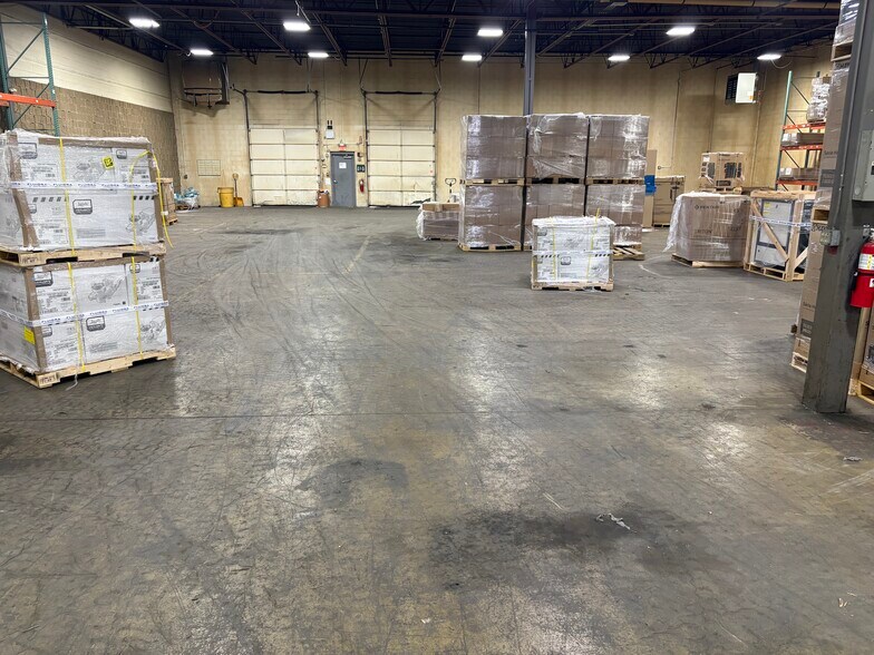 More Photos Of 10 Forbes Rd, Newmarket Manufacturing For Lease
