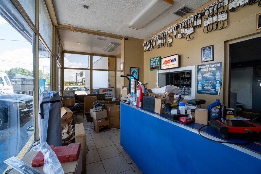 More Photos Of 5507 E Colonial Dr, Orlando Auto Repair For Sale
