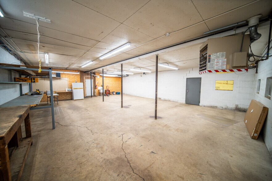 More Photos Of 1006 8th Ave SW, Austin Flex For Lease