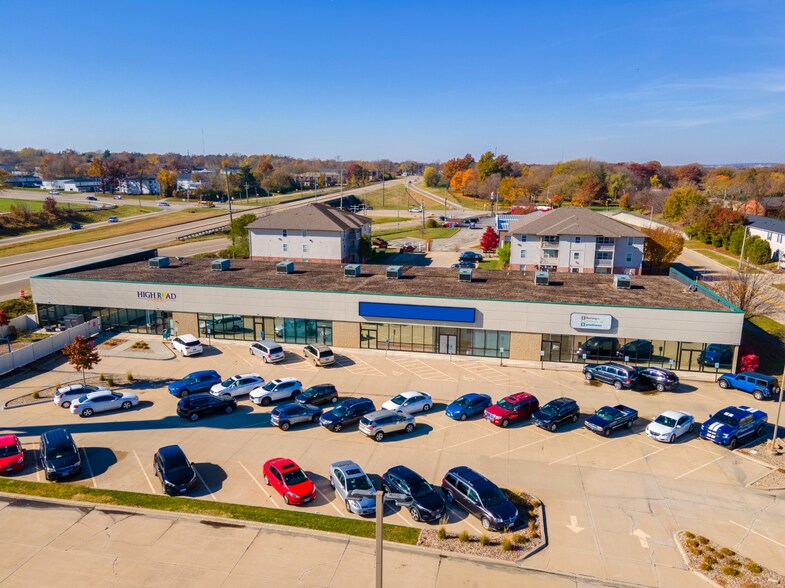 More Photos Of 1716 R T Dunn Dr, Bloomington Storefront Retail Office For Lease