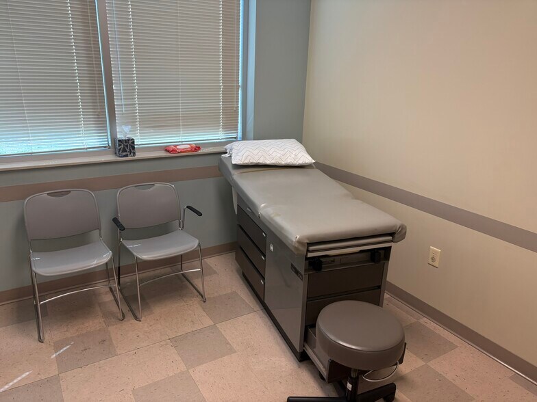 More Photos Of 1855 Tanner Way, Harriman Medical For Lease