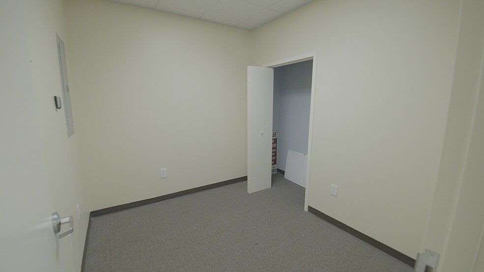 More Photos Of 203 Oakside Ln, Canton Medical For Sale