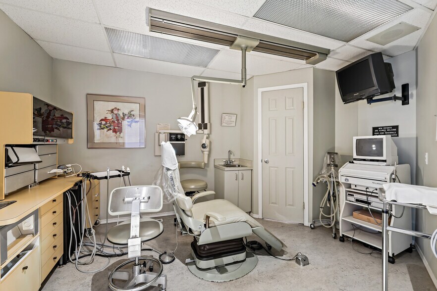 More Photos Of 5600 Elbow Dr SW, Calgary Medical For Sale