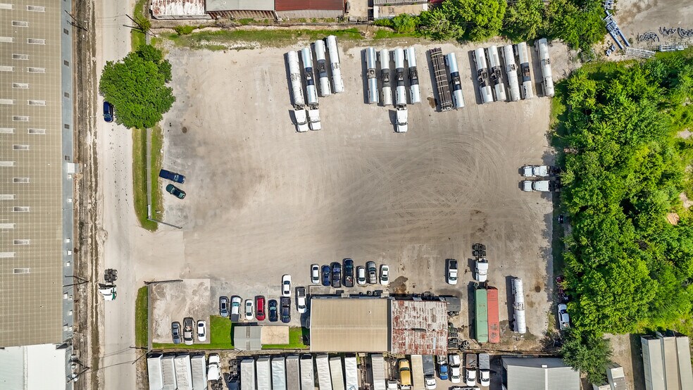 More Photos Of 737 Pearl St, Houston Industrial For Lease