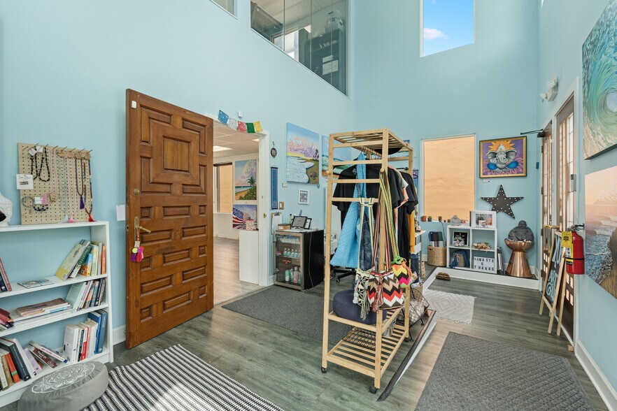 More Photos Of 2006 Vernon Pl, Melbourne Freestanding For Lease