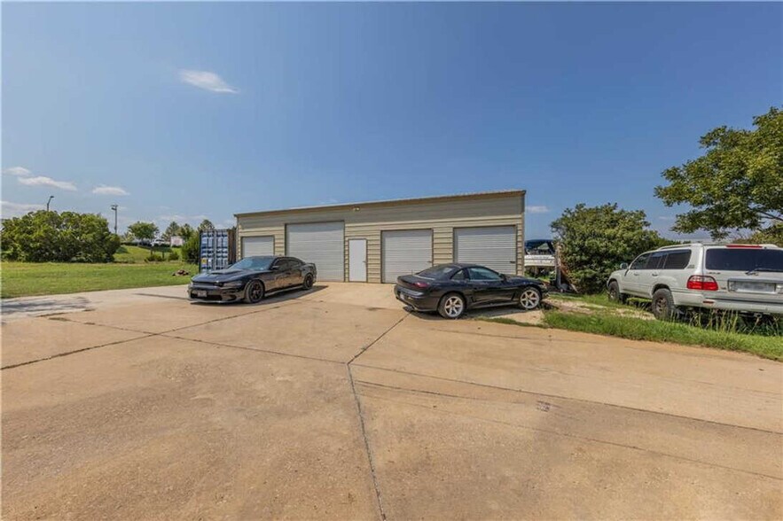 More Photos Of 101 Oakwood Trl, Cedar Park Light Distribution For Lease