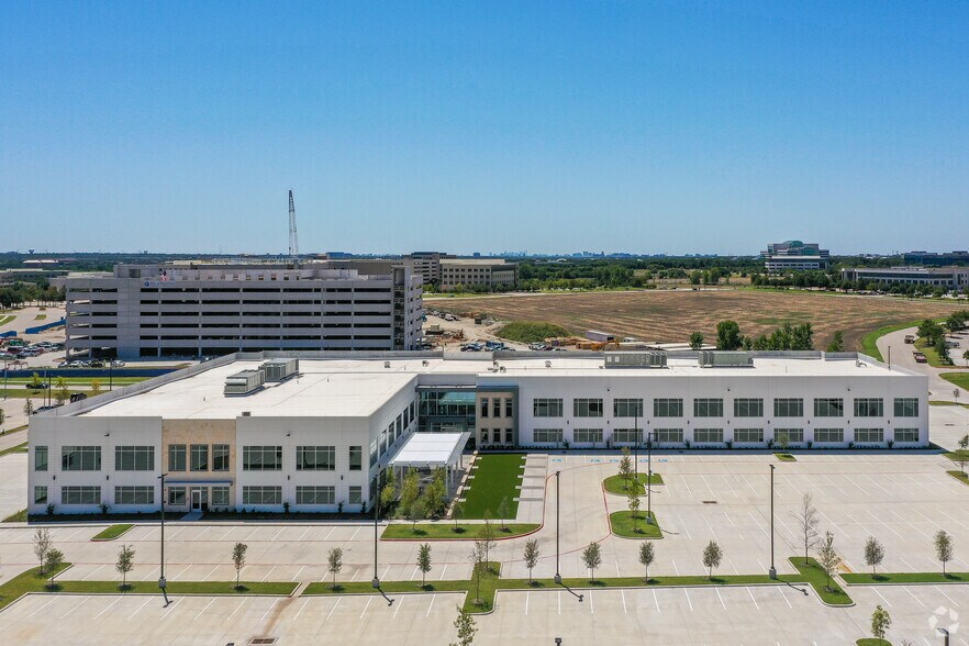More Photos Of 8261 Belleview Dr, Plano Loft Creative Space For Lease
