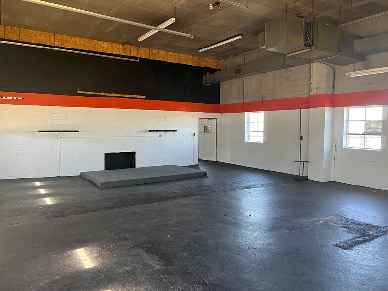 More Photos Of 1625 N US Highway 29, Salisbury Flex For Sale