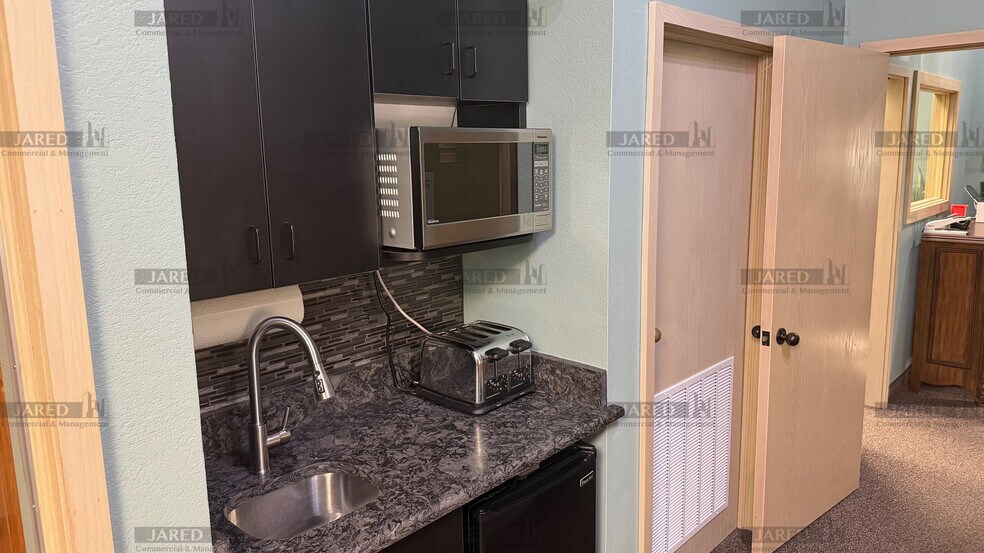 More Photos Of 1200 E Woodhurst Dr, Springfield Medical For Sale