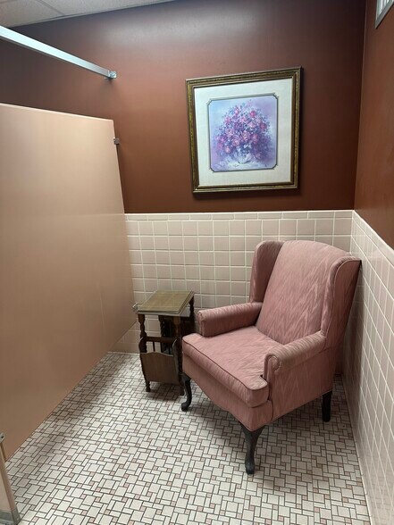 More Photos Of 2526 Monroeville Blvd, Monroeville Medical For Lease