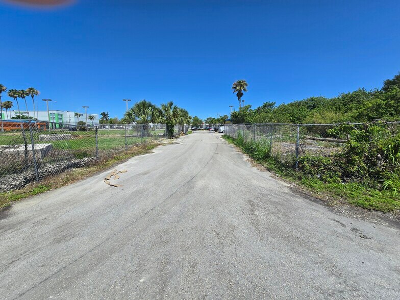 More Photos Of 27201 S Dixie Hwy, Homestead Land For Lease