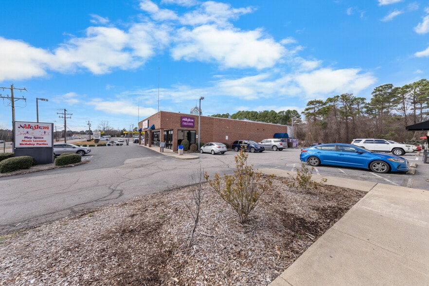 More Photos Of 3742 Durham Chapel Hill Blvd, Durham Showroom For Lease