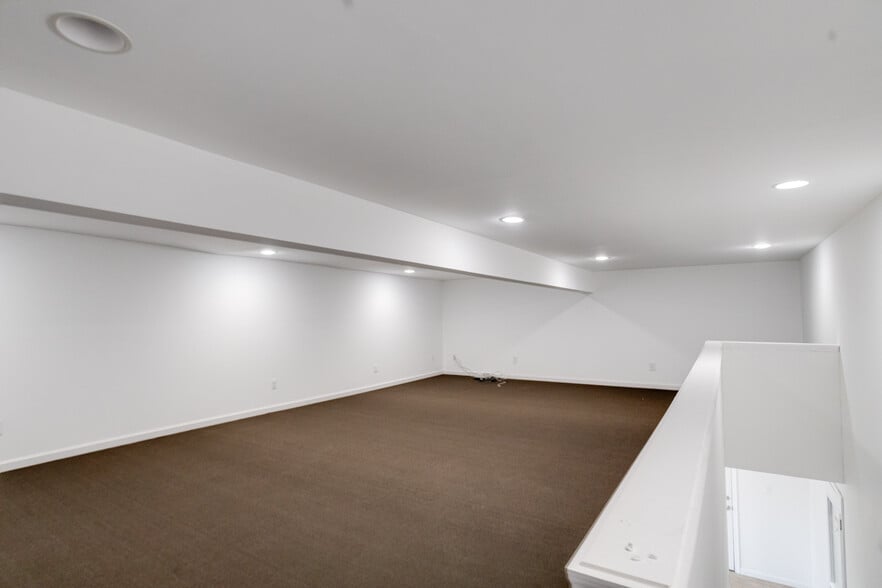 More Photos Of 900-912 Baltic Ave, Baltimore Warehouse For Sale