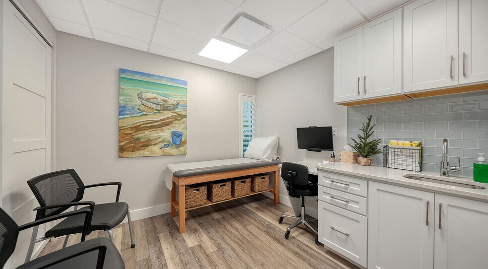 More Photos Of 1630 S Tuttle Ave, Sarasota Medical For Sale