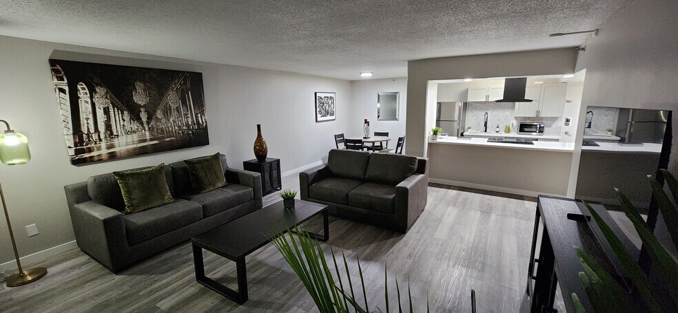 More Photos Of 425 W Paseo Redondo, Tucson Apartments For Sale