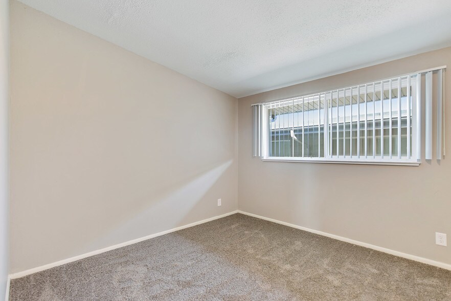 More Photos Of 146 Del Mar Cir, Aurora Apartments For Sale