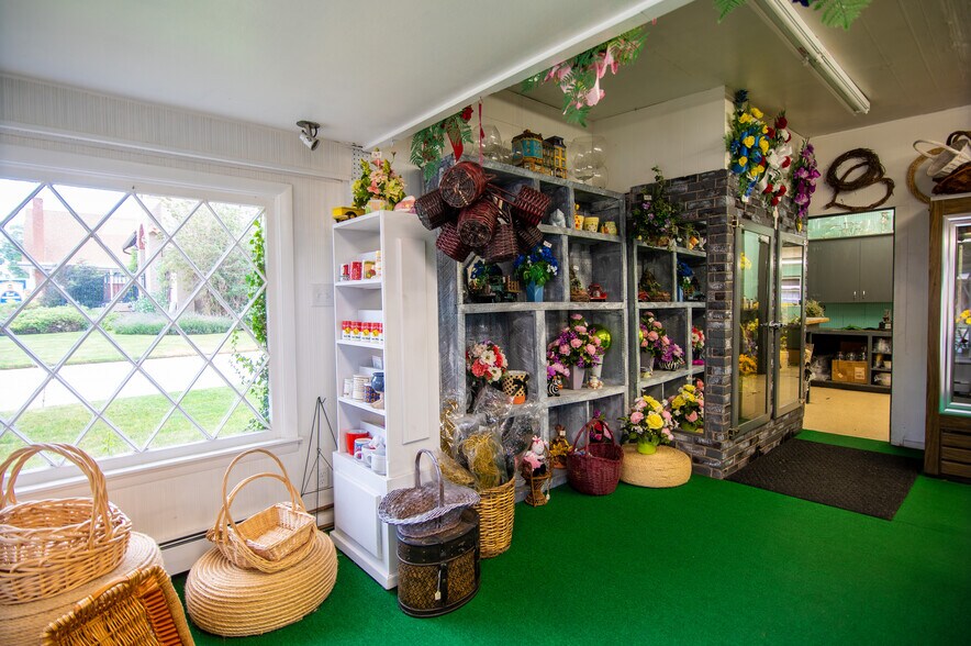 More Photos Of 30 N Market St, Cortez Garden Center For Sale