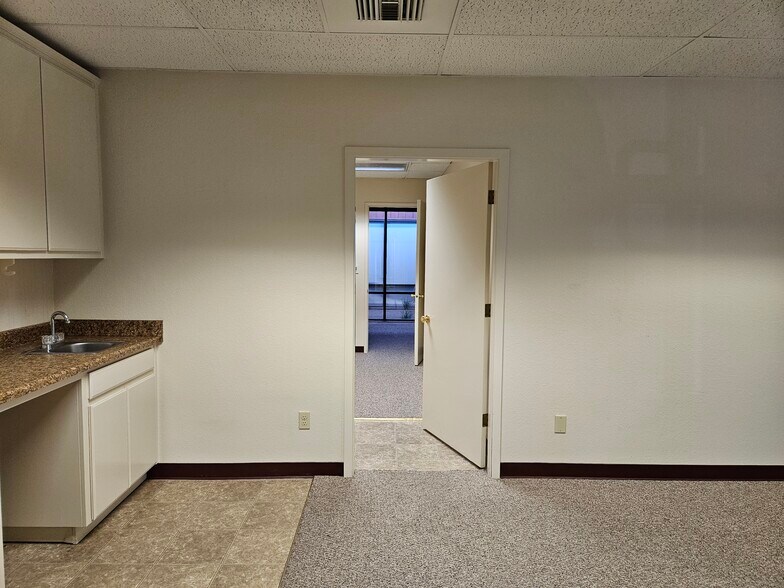 More Photos Of 909 15th St, Modesto Office For Lease