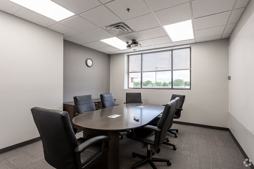 More Photos Of 936 Silas Deane Hwy, Wethersfield Office For Lease
